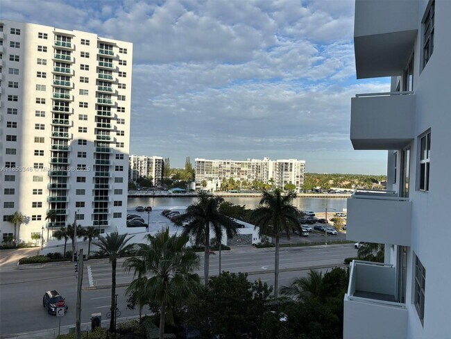 Building Photo - 3001 S Ocean Dr
