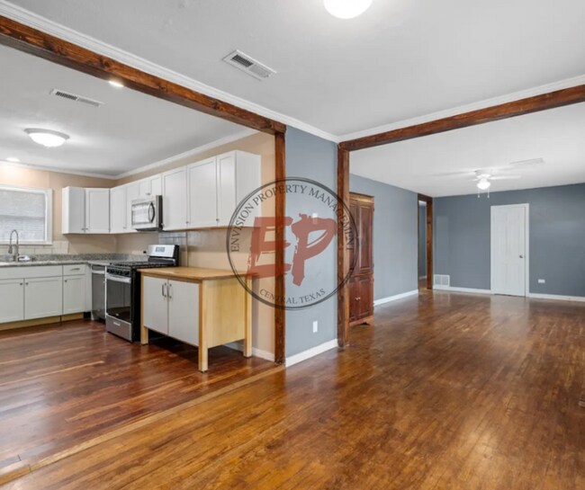 Building Photo - 3804 Parkwood St