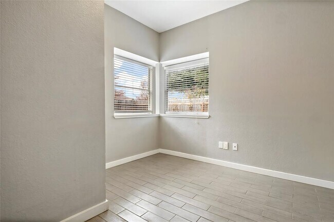 Building Photo - 16801 Gravesend Rd