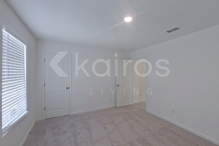 Building Photo - 112 Flat Rock Ml Trl