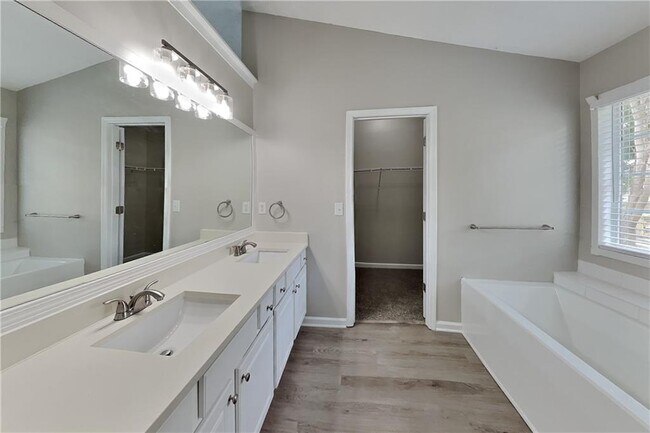 Building Photo - 2070 Charleston Oak Cir
