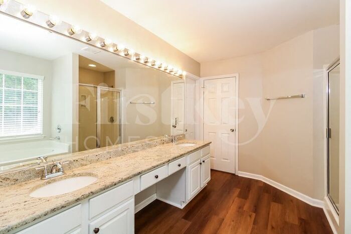 Building Photo - 4559 Fairport Ct