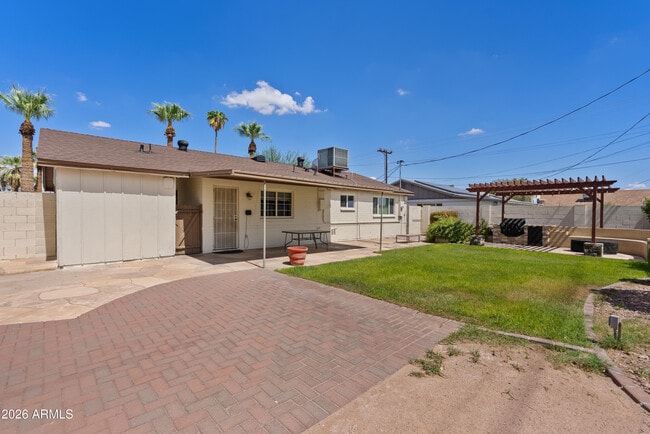 Building Photo - 449 E Continental Dr