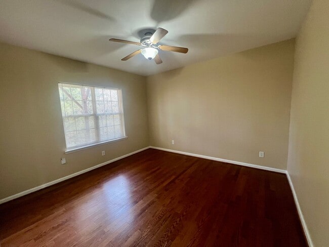 Building Photo - 413 Ruby Walk Dr