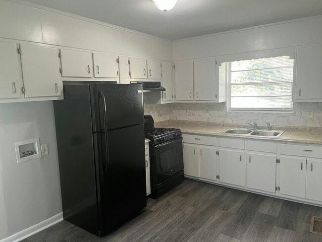 Building Photo - 1472 Tulip Pl