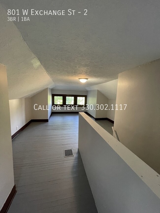 Building Photo - Three bedroom one bathroom second level ap...