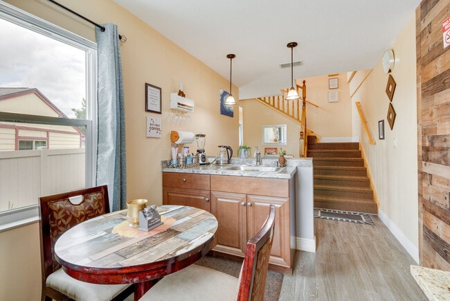 Building Photo - 7232 Lazy Hill Dr