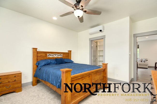 Building Photo - Fully Furnished North End Apartment - Avai...