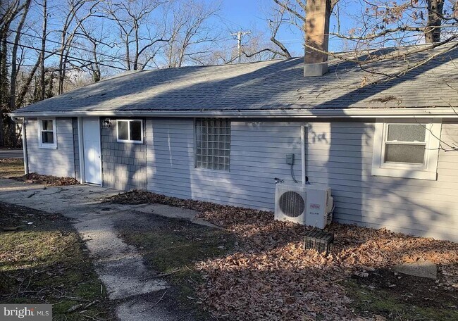 Building Photo - 67 Syringa St