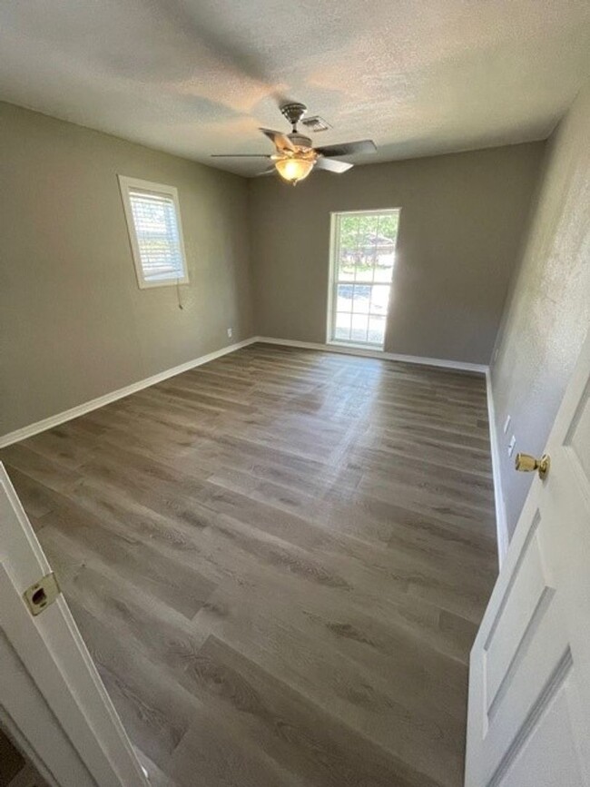 Building Photo - 4 bedroom updated home in Ocean Springs!