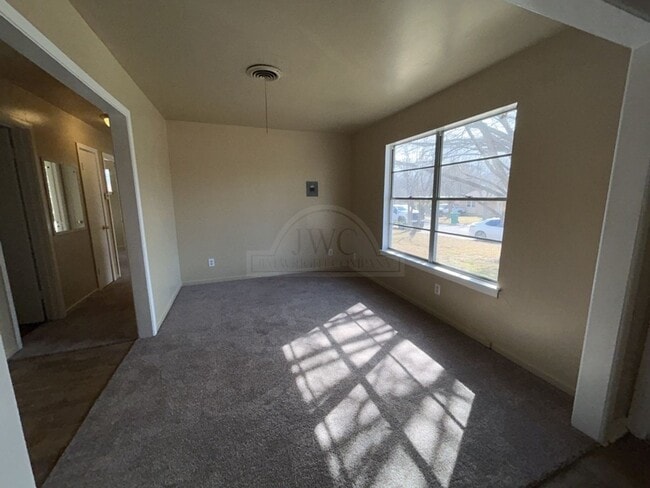 Building Photo - 127 W Stacie Rd