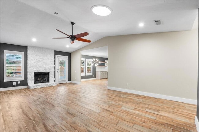 Building Photo - 1104 Durham Dr