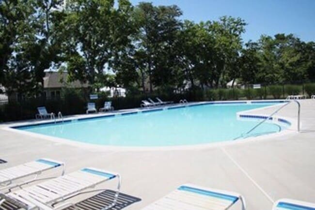 Building Photo - Furnished 3-bedroon townhouse end-unit for...