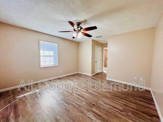 Building Photo - 167 Lauren Ln