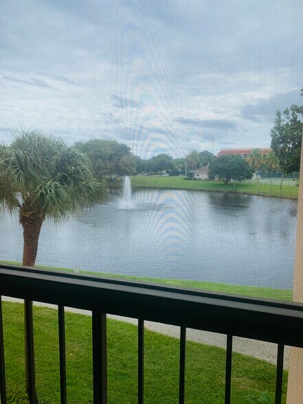 Building Photo - 950 Egret Cir