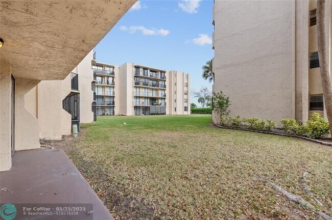 Building Photo - 3550 Blue Lake Dr