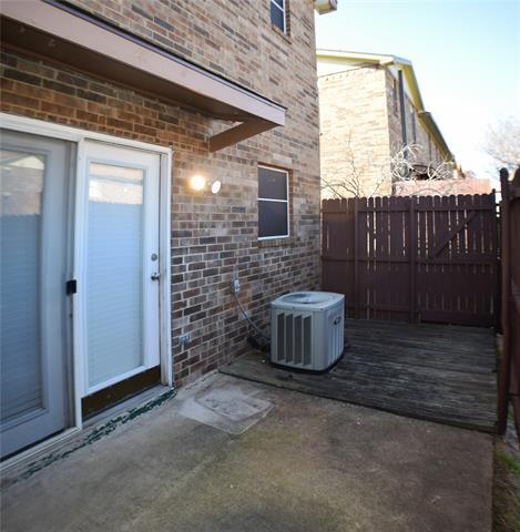 Building Photo - 916 Cedar Terrace