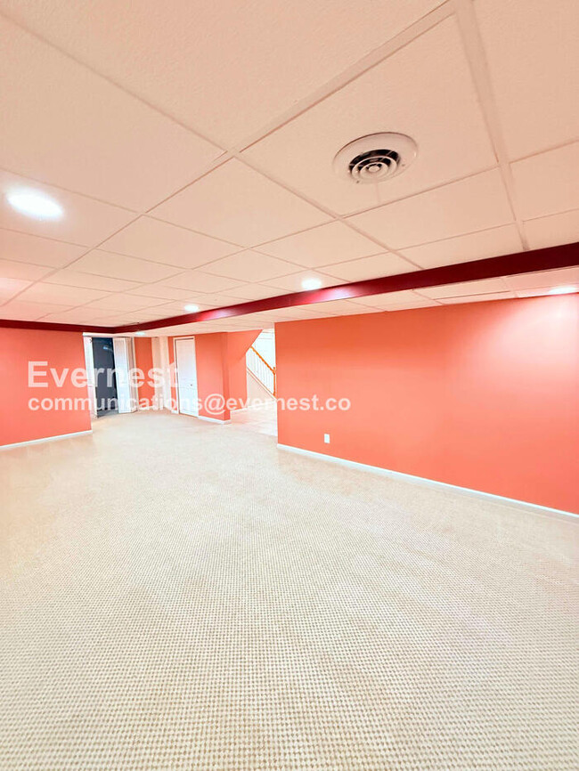 Building Photo - 1660 Brookdale Dr