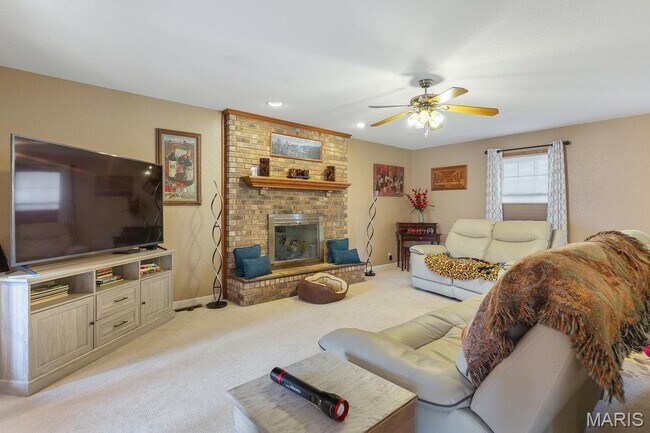 Building Photo - 2725 Timberline Dr