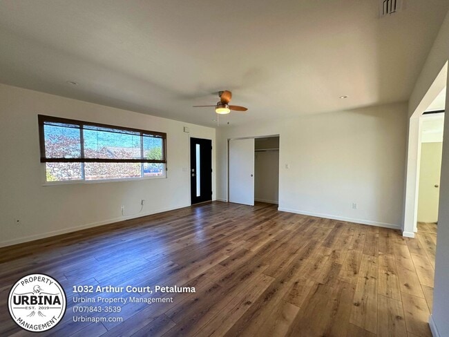 Building Photo - Charming Petaluma 2-Bedroom Home with Larg...