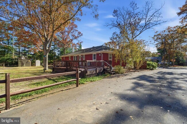 Building Photo - 218 Holly Ave