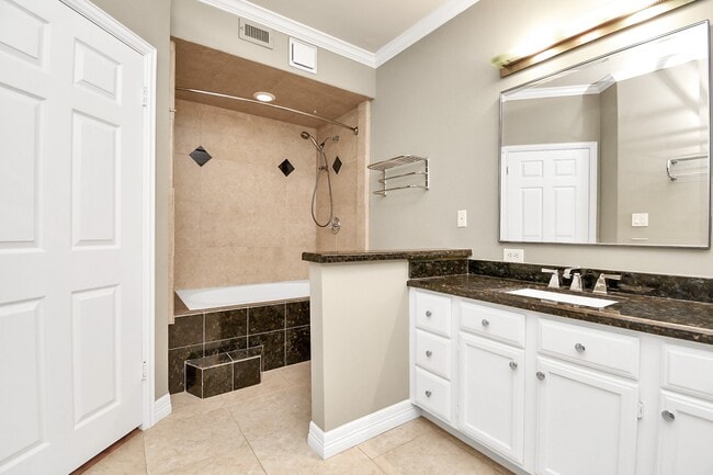 Building Photo - 2111 Welch St