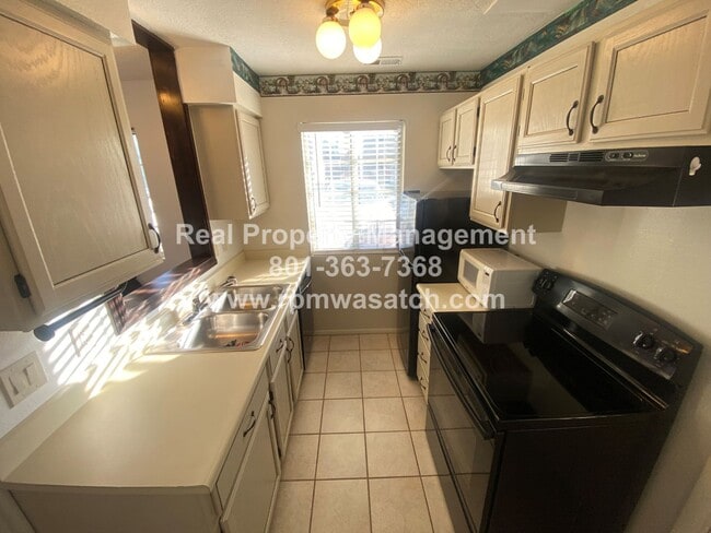Building Photo - Cozy 1 bedroom loft townhome in Kearns
