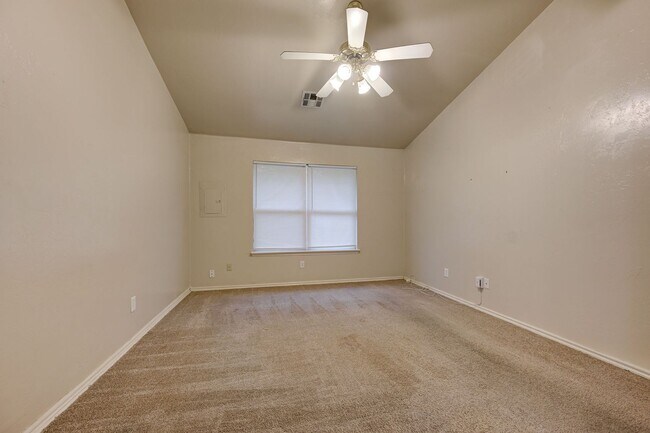 Building Photo - Gorgeous 3 bed 2 bath in Norman!
