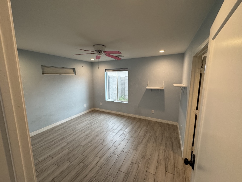 Building Photo - 1558 W 5th St