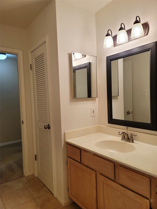 Building Photo - 2203 Place Rebecca Ln