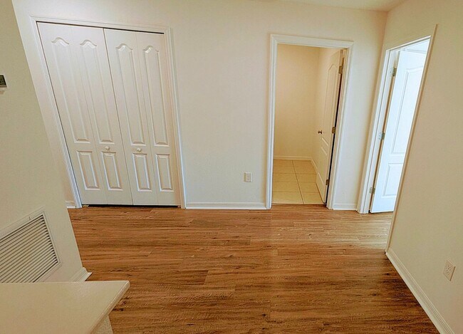 Building Photo - BEAUTIFUL 3-BEDROOM, 3-BATHROOM LUXURY TOW...