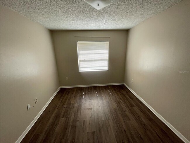 Building Photo - 750 Zella Ln