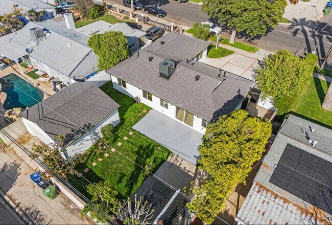 Building Photo - 7827 Hesperia Ave