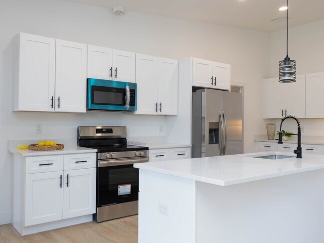 Building Photo - Brand New 3 Bedroom Canal Front Home for Rent in North Port