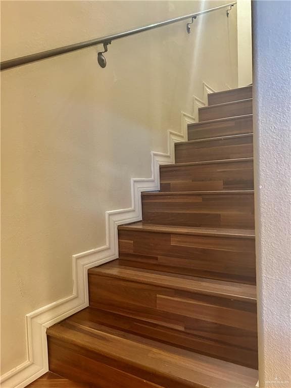 Building Photo - 14 W Daffodil Ave