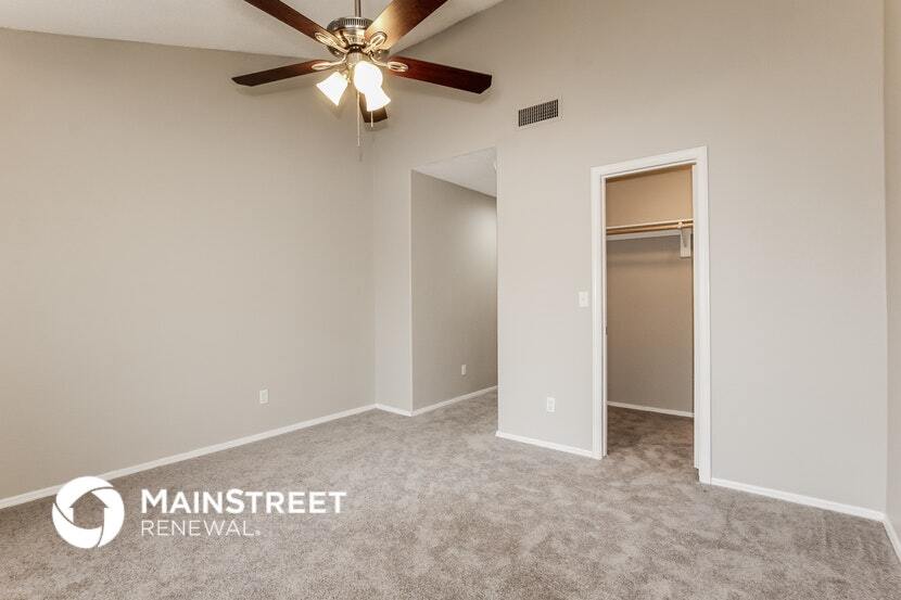 Building Photo - 526 E Utopia Rd