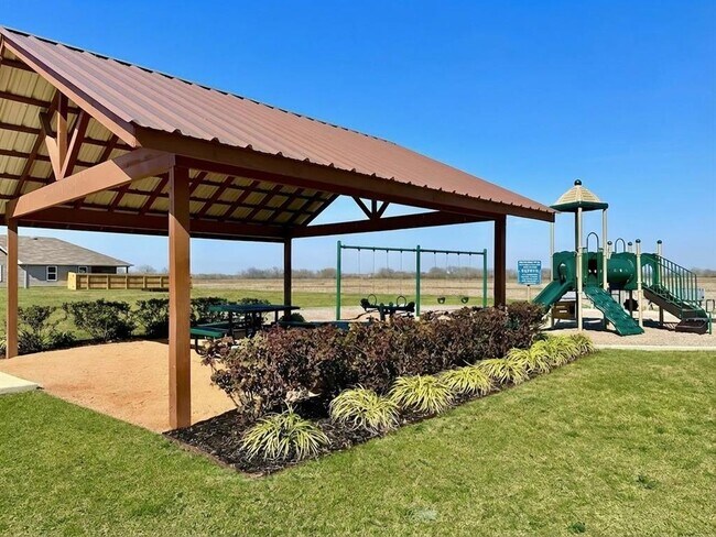 Building Photo - 331 N Richland Dr