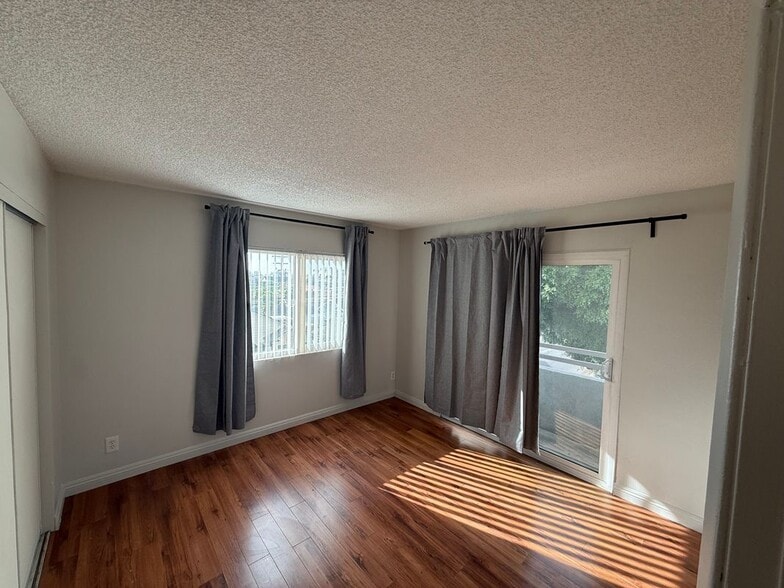 Building Photo - 400 N Hobart Blvd