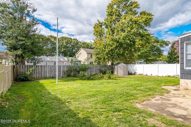 Building Photo - 1331 Sunset Ave