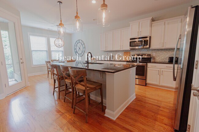 Building Photo - 2402 Via Palma Dr