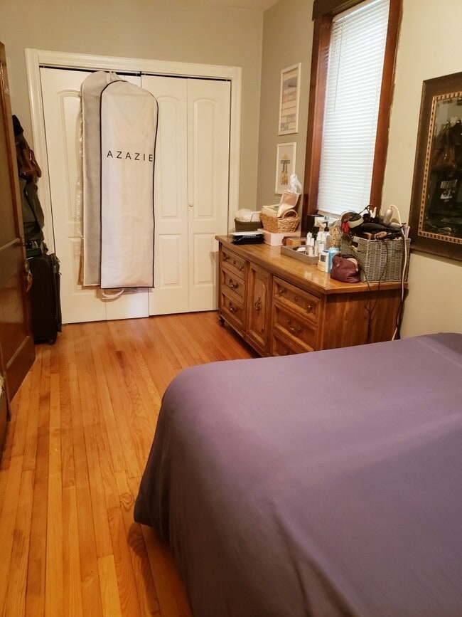 Building Photo - 1530 W Diversey Pkwy