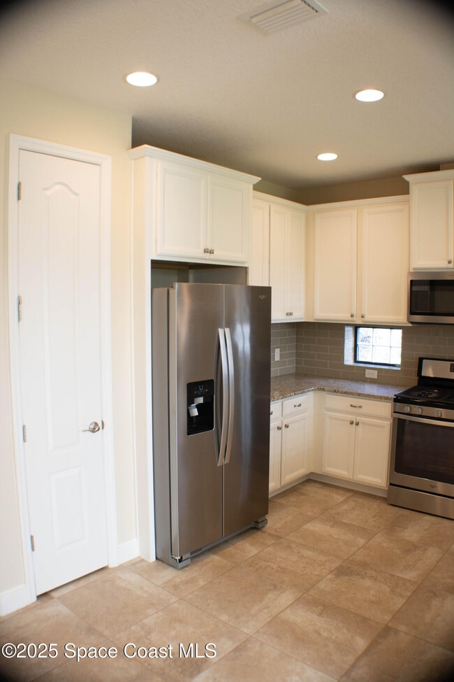 Building Photo - 7518 Bluemink Ln