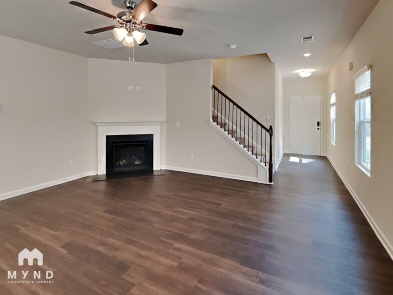 Building Photo - 5057 Rapahoe Trail
