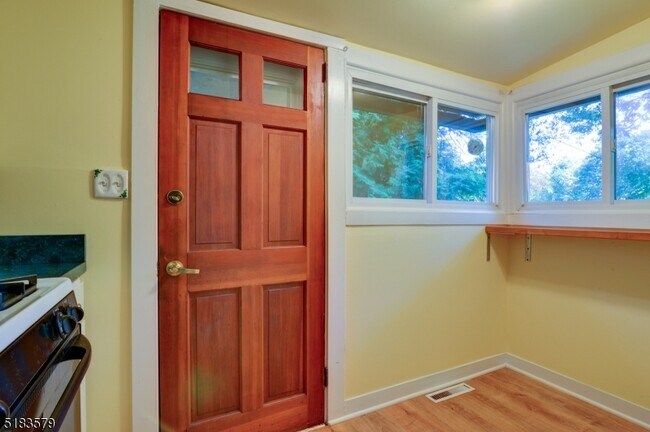 Building Photo - 15 Scenic Dr