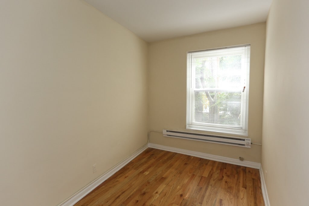 Building Photo - 516 W Melrose St