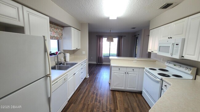 Building Photo - 138 Blue Heron Dr