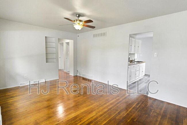 Building Photo - 532 Holiday Ave