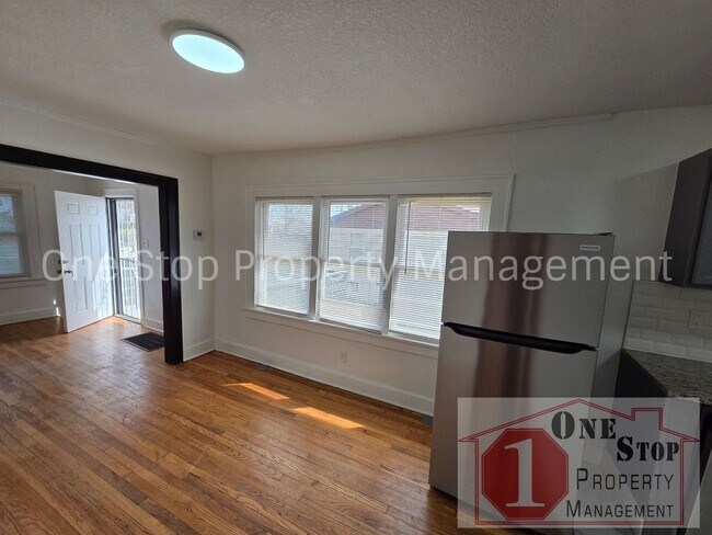 Building Photo - Beautiful 4 Bedroom 2 Bathroom in Kansas City!