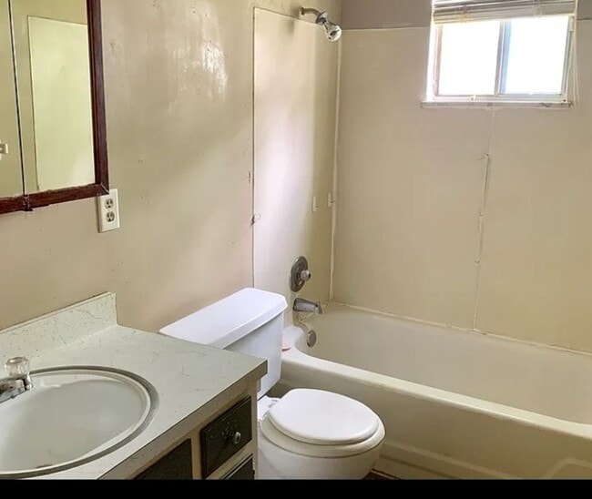 Building Photo - 567 W Taylor St