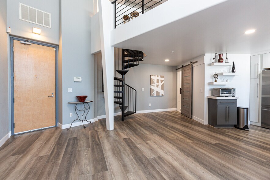 Building Photo - 346 1st St